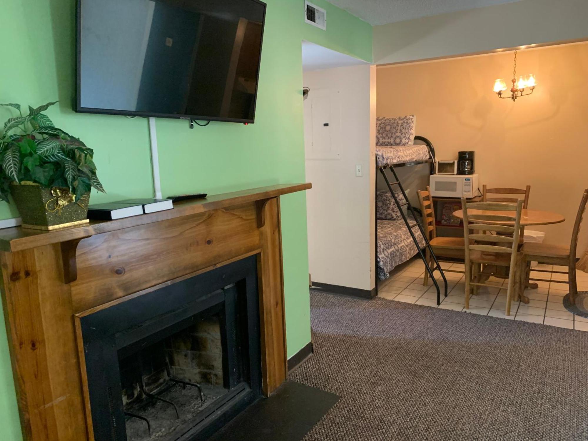 Oak Square Rentals Gatlinburg Room photo
