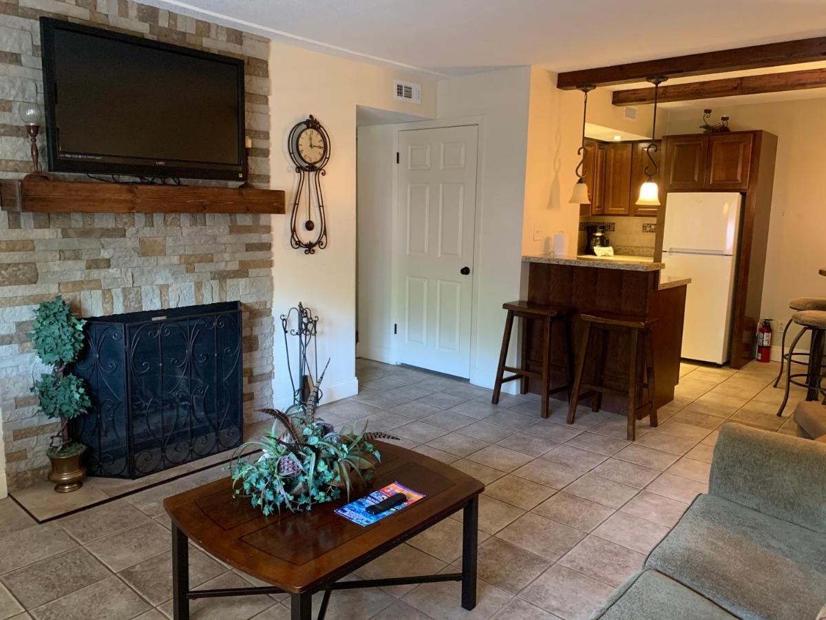 Oak Square Rentals Gatlinburg Room photo